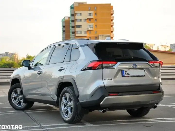 Toyota RAV4 V