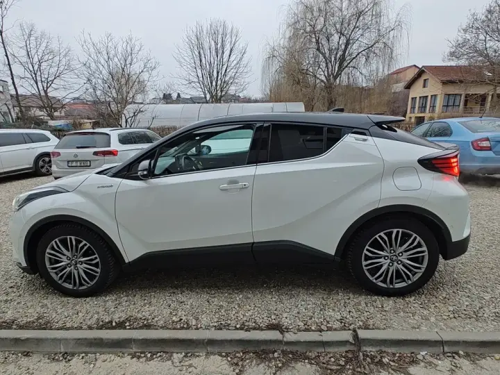 Toyota C-HR 2.0 HSD 184 CP 4x2 CVT Classy Bi-Tone