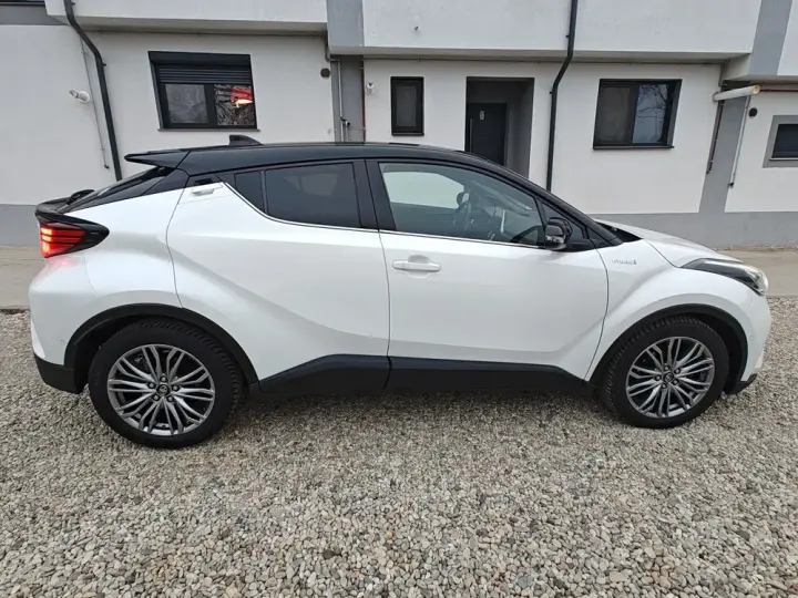 Toyota C-HR 2.0 HSD 184 CP 4x2 CVT Classy Bi-Tone