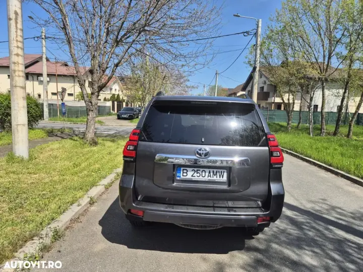Toyota Land Cruiser 2.8l D-4D 204 CP A/T 7 locuri Executive