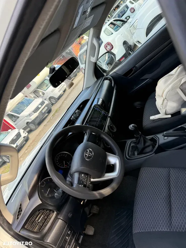 Toyota Hilux VIII 4x4 Double Cab M/T Style — imagine 3