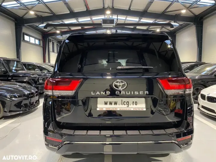 Toyota Land Cruiser 300