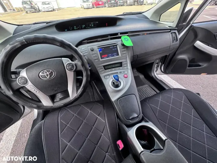 Toyota Prius III HSD Sol