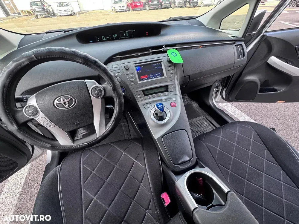 Toyota Prius III HSD Sol — imagine 5