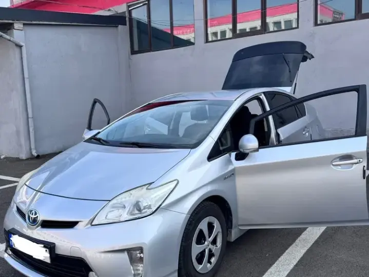 Toyota Prius III HSD Sol