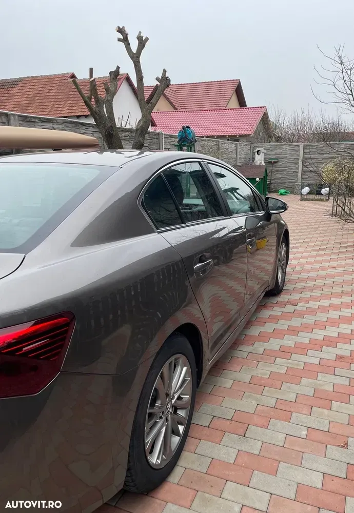 Toyota Avensis III 2.0 D-4D Executive — imagine 4