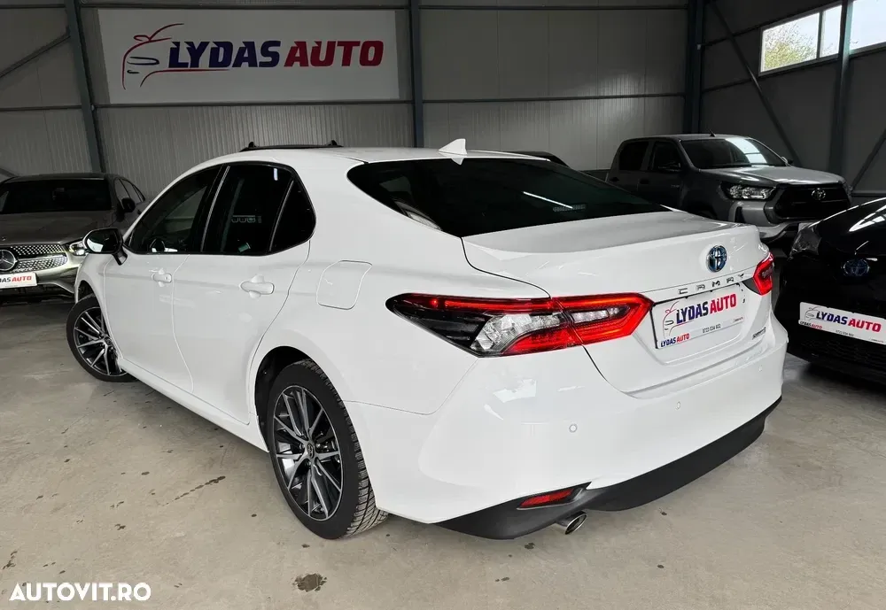 Toyota Camry Executive — imagine 2