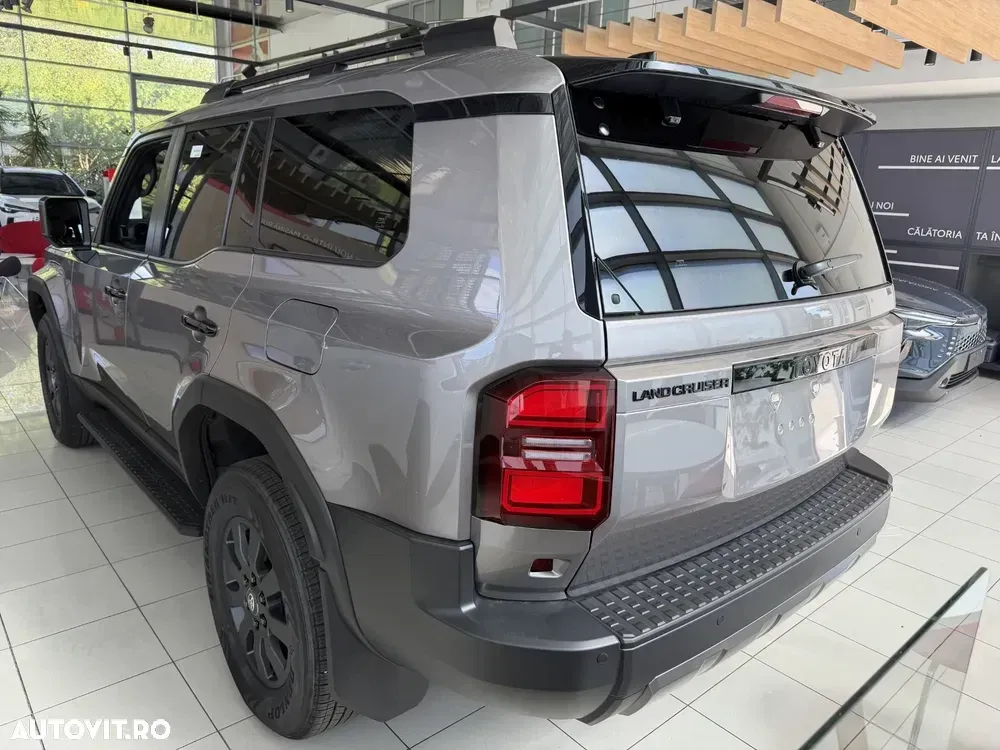 Toyota Land Cruiser 250 2.8l D-4D 204 CP MHEV A/T 7 locuri Executive — imagine 4