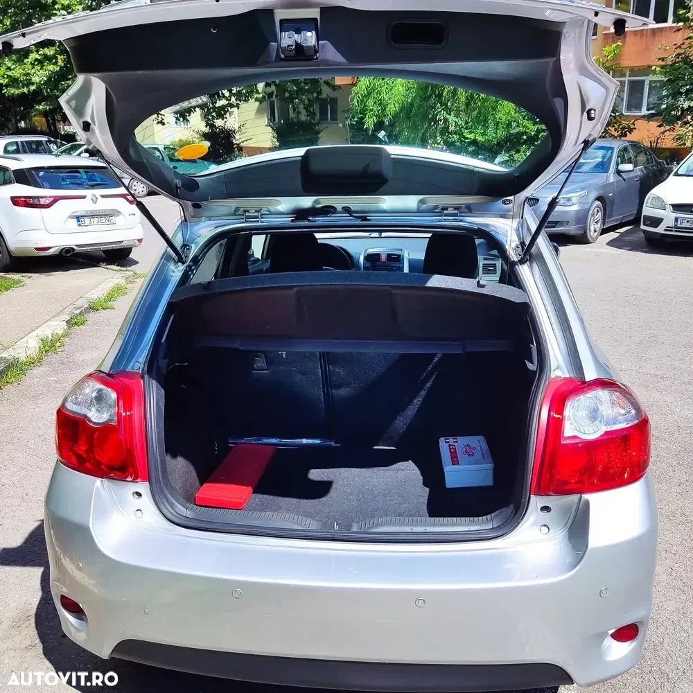 Toyota Auris 1.3 Dual VVT-i Executive — imagine 4