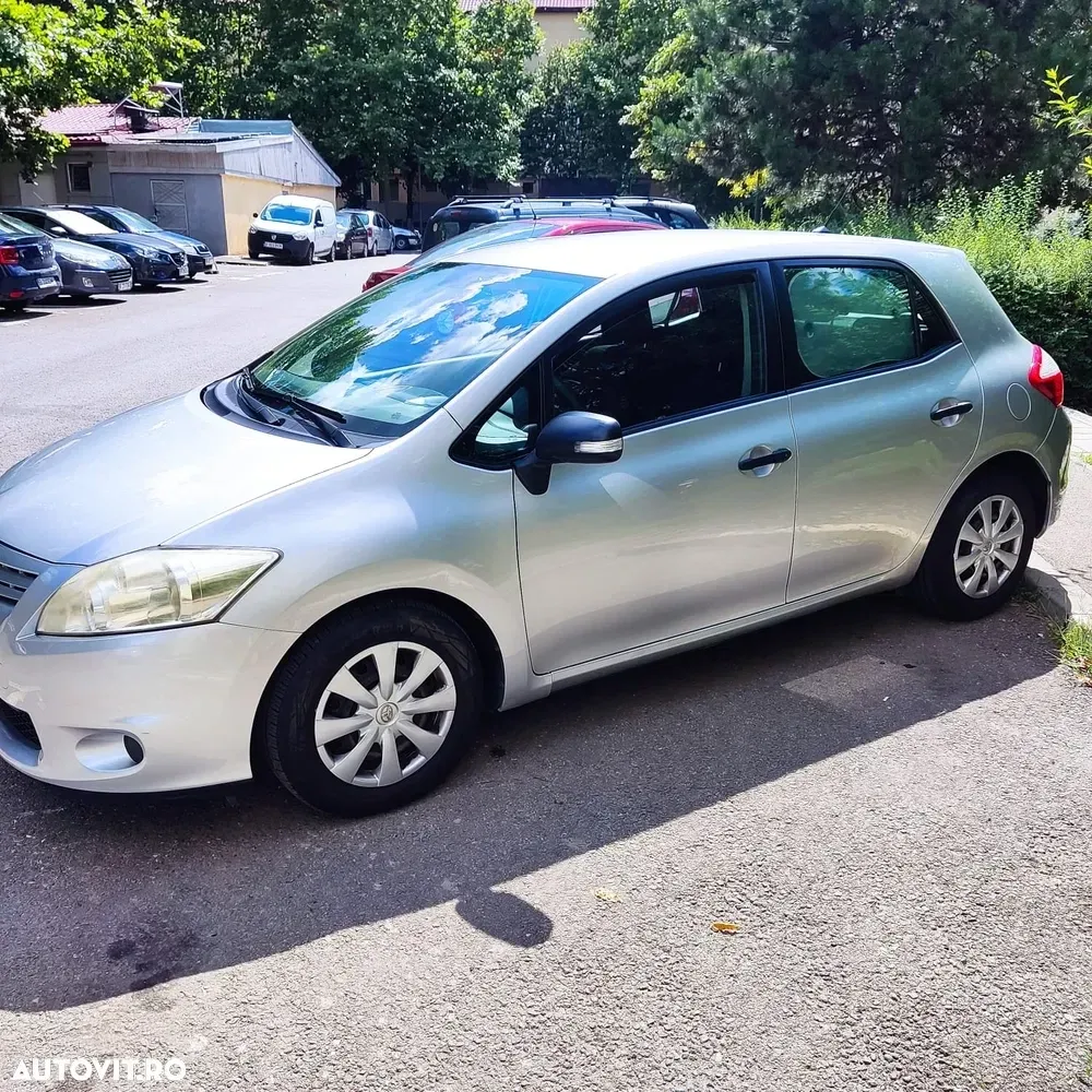 Toyota Auris 1.3 Dual VVT-i Executive — imagine 3