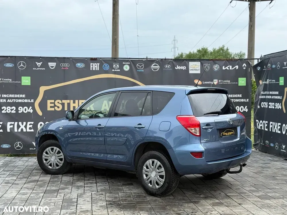 Toyota RAV4 — imagine 4