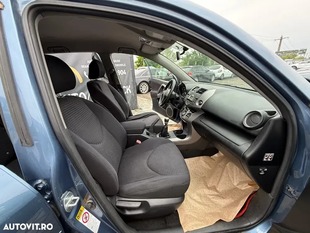 Toyota RAV4 — imagine 5