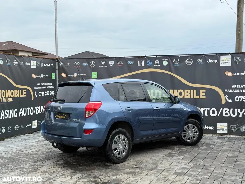 Toyota RAV4 — imagine 3