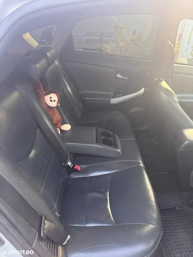 Toyota Prius III 1.8 Dual VVT-i Luna — imagine 5
