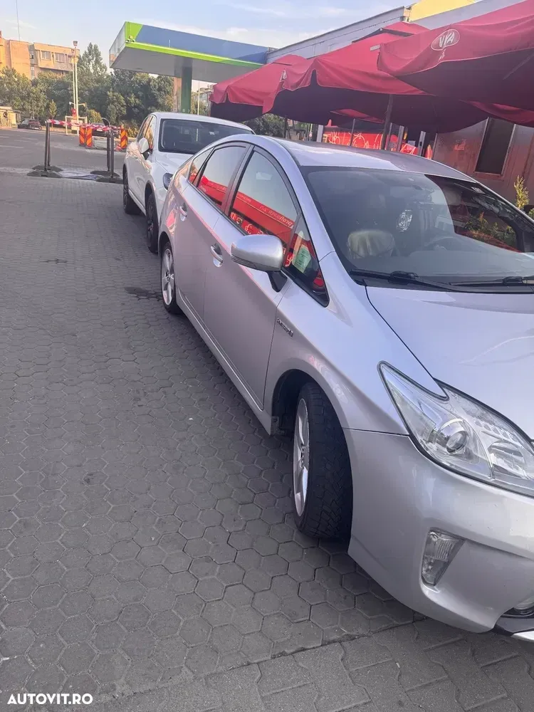 Toyota Prius III 1.8 Dual VVT-i Luna — imagine 3