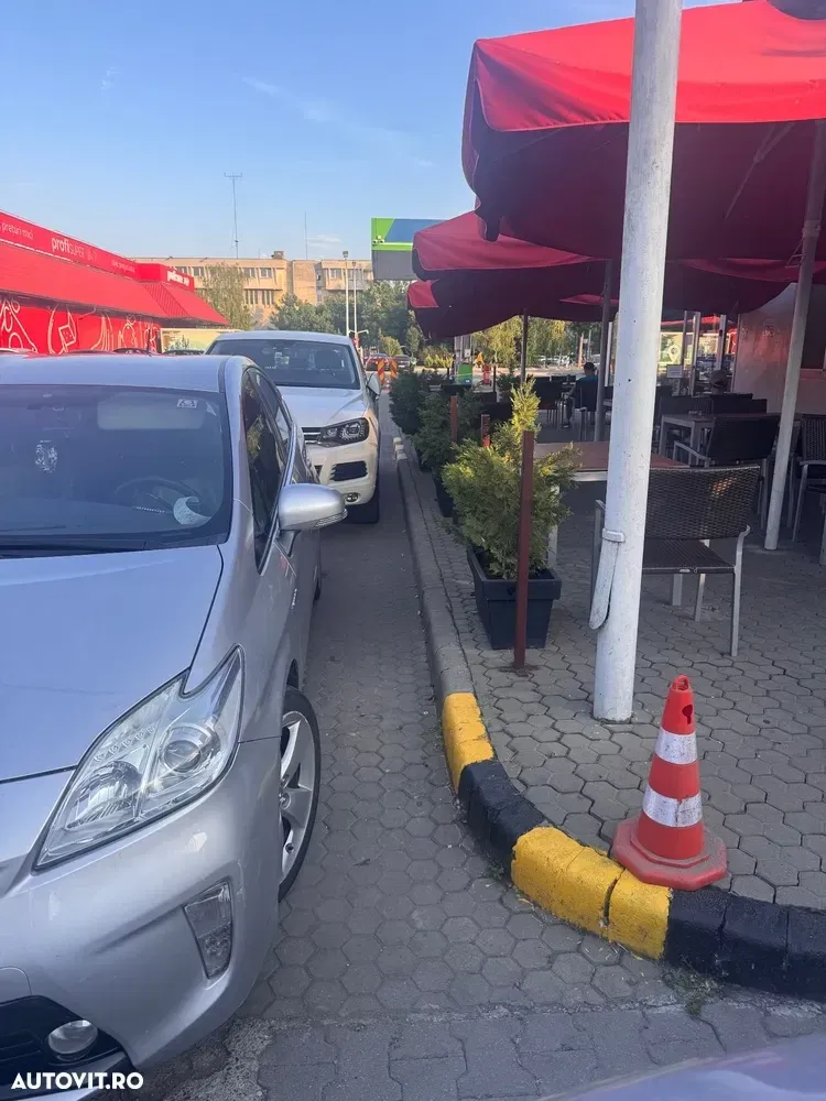 Toyota Prius III 1.8 Dual VVT-i Luna — imagine 4