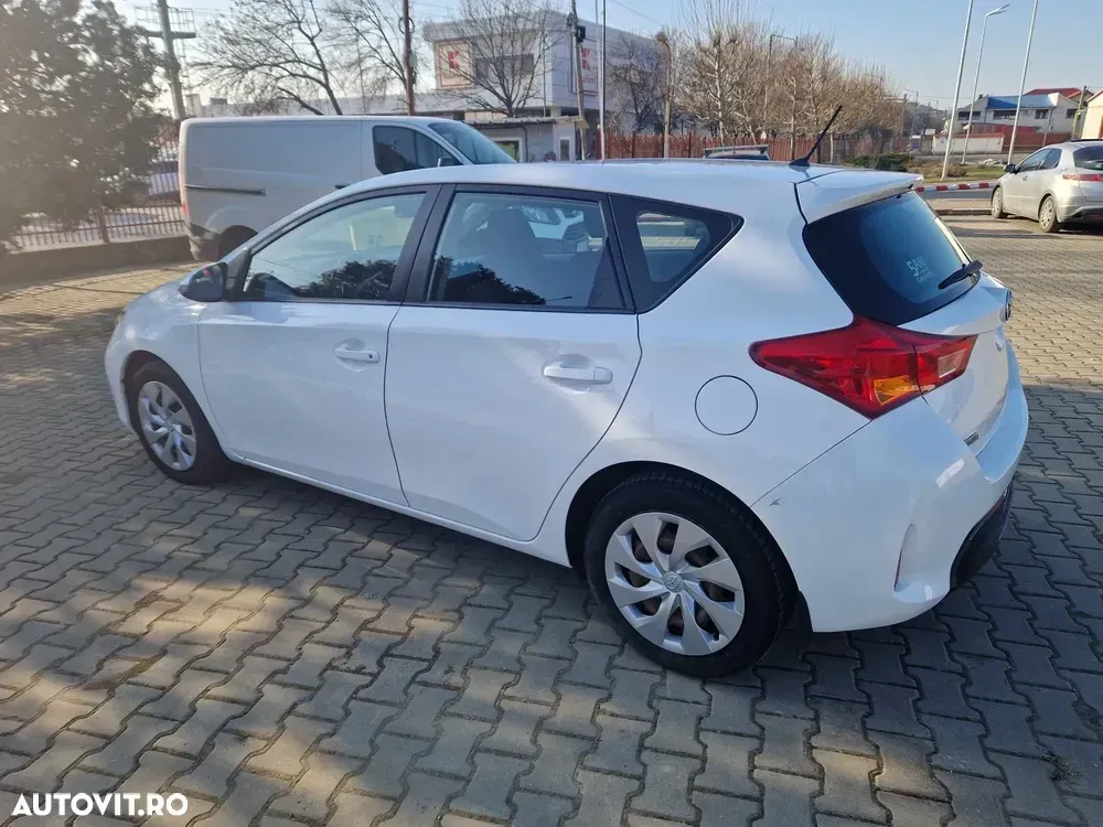 Toyota Auris 1.6 L Valvematic Luna — imagine 2