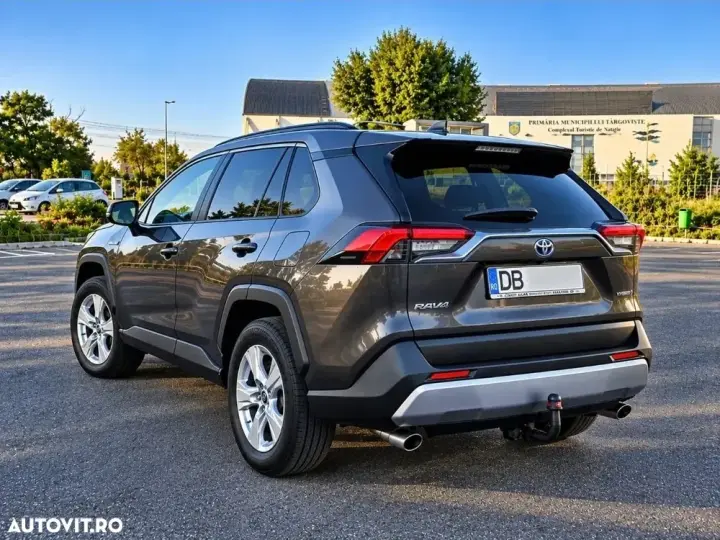 Toyota RAV4 V
