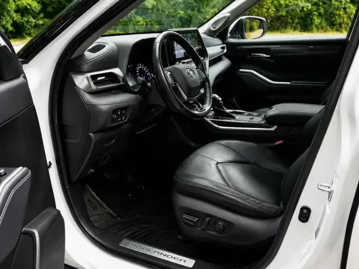 Toyota Highlander IV 2.5 L Dynamic Force 248CP Luxury Pearly