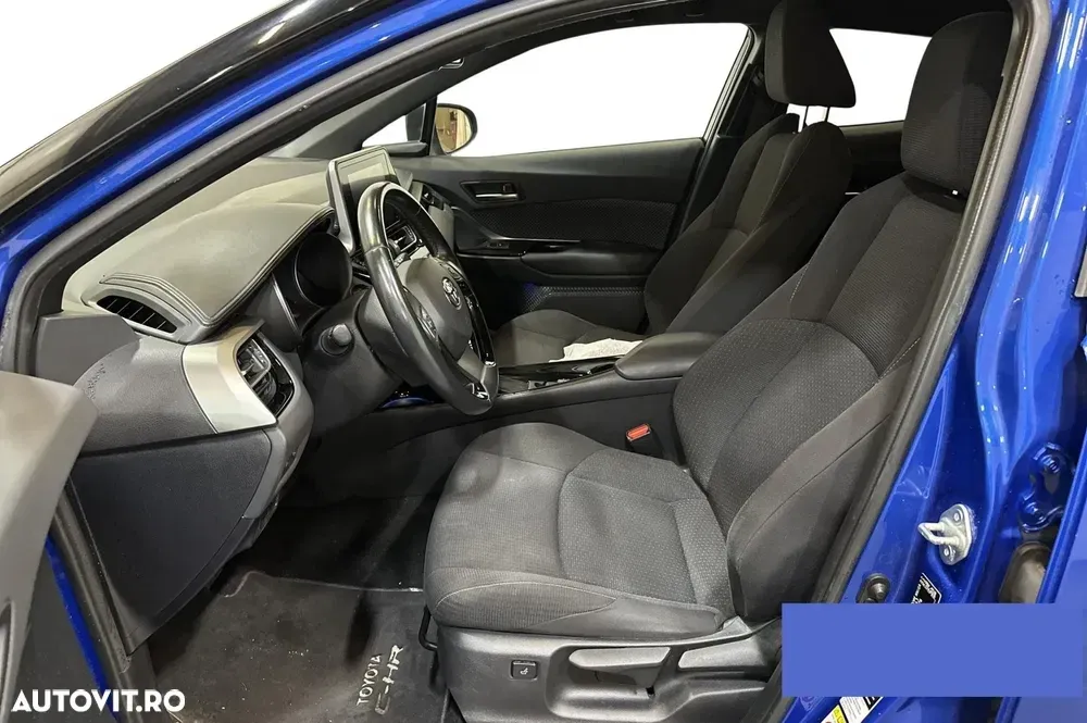 Toyota C-HR Lounge — imagine 3