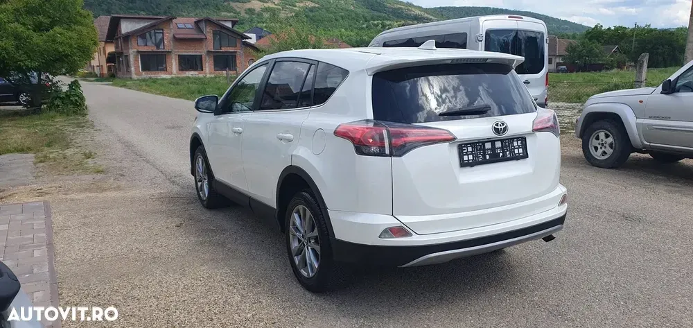 Toyota RAV4 — imagine 5