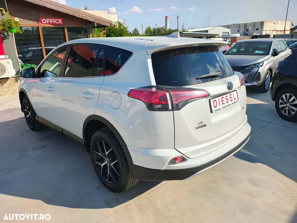 Toyota RAV4 2.0 D-4D 4x2 Start-Stop Executive — imagine 4