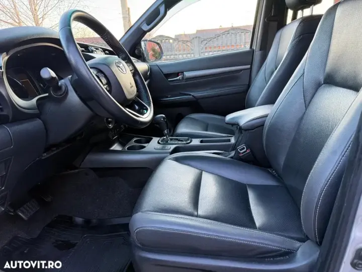 Toyota Hilux VIII 2.8D 204CP 4x4 Double Cab AT Invincible