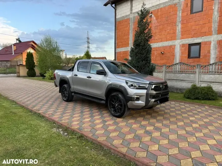 Toyota Hilux VIII 2.8D 204CP 4x4 Double Cab AT Invincible