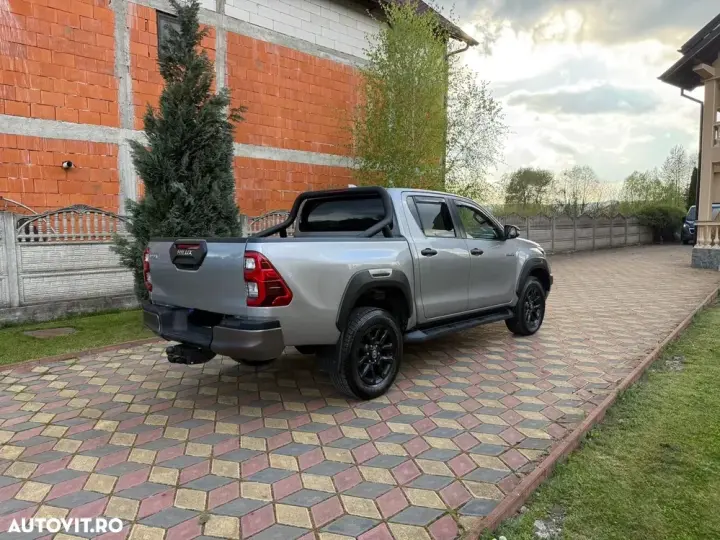Toyota Hilux VIII 2.8D 204CP 4x4 Double Cab AT Invincible