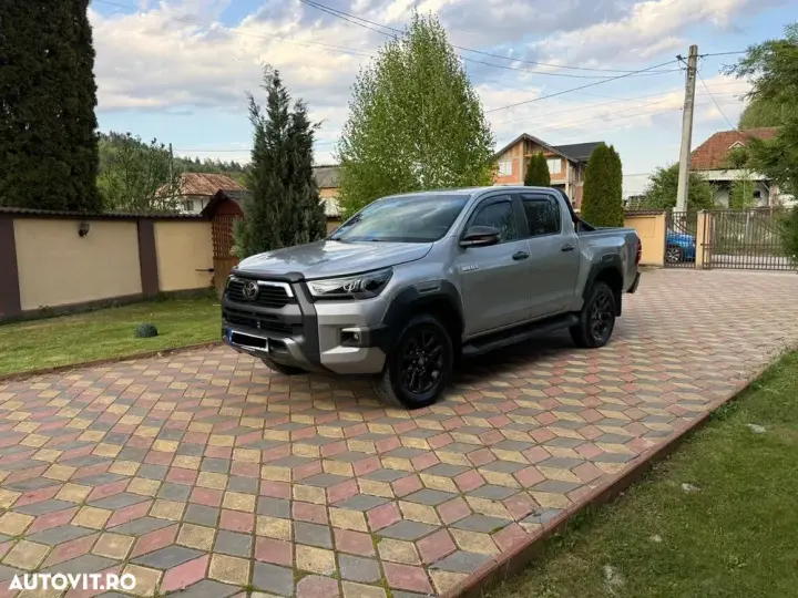 Toyota Hilux VIII 2.8D 204CP 4x4 Double Cab AT Invincible