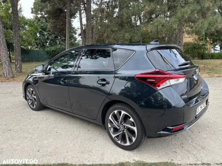 Toyota Auris II 1.8 L VVT-i HSD Sol