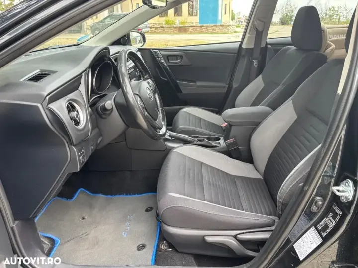 Toyota Auris II 1.8 L VVT-i HSD Sol