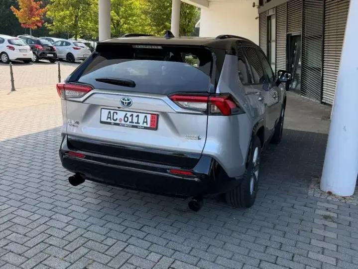 Toyota RAV4 V