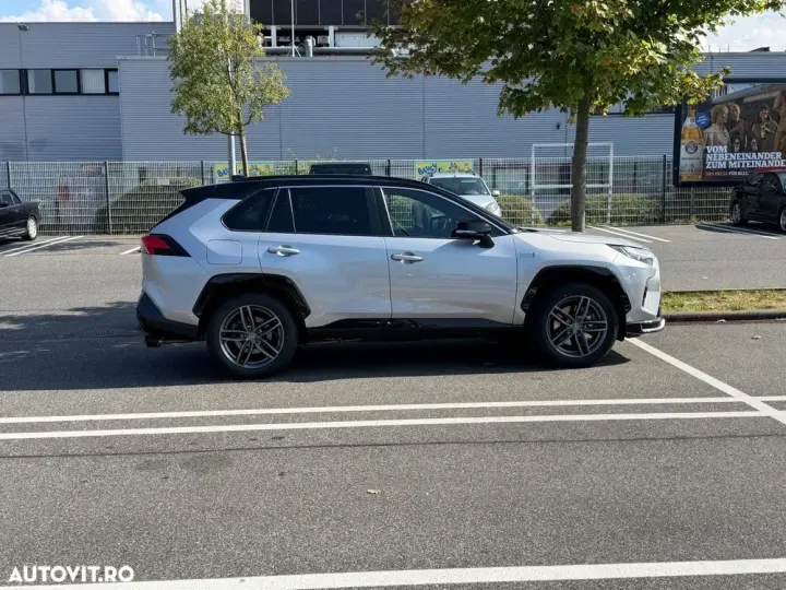 Toyota RAV4 V