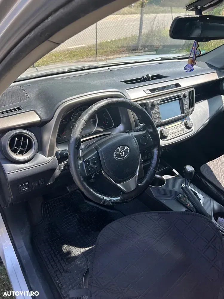 Toyota RAV4 IV 2.2 D-4CAT 4WD Aut Luxury 18" — imagine 4