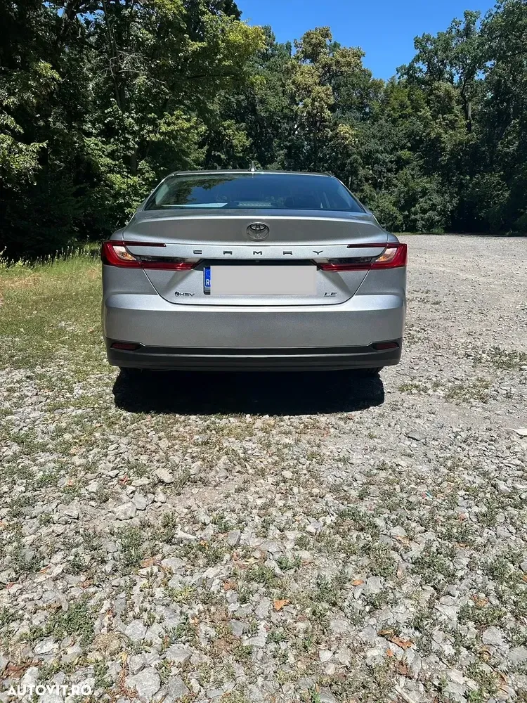 Toyota Camry — imagine 4