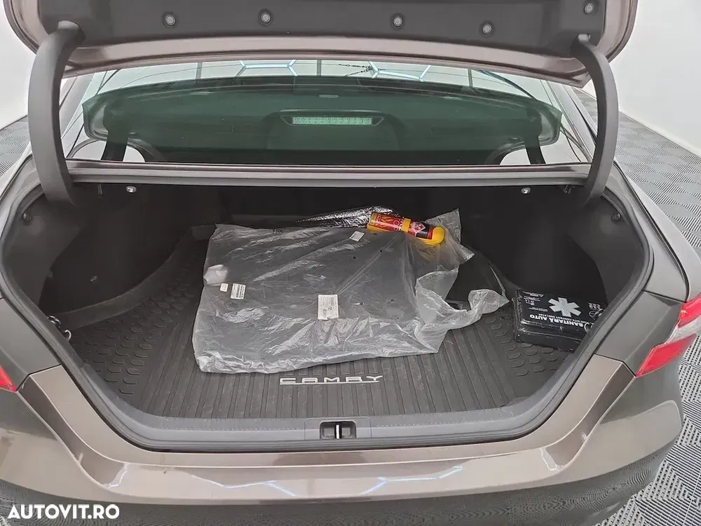 Toyota Camry VIII 2.5 Business — imagine 5
