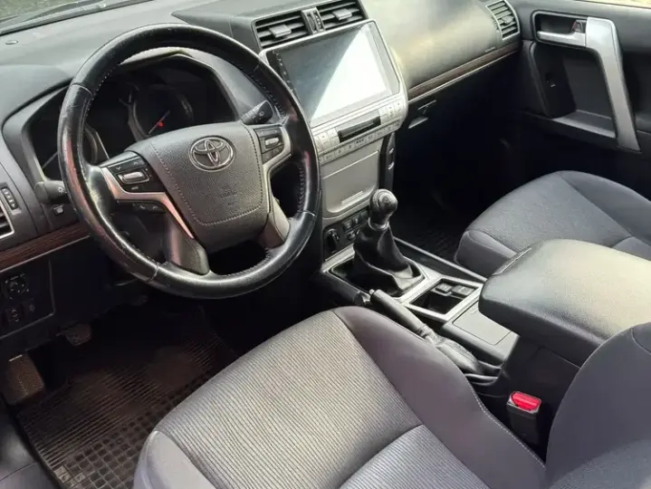 Toyota Land Cruiser 2.8l Turbo D-4D M/T Executive