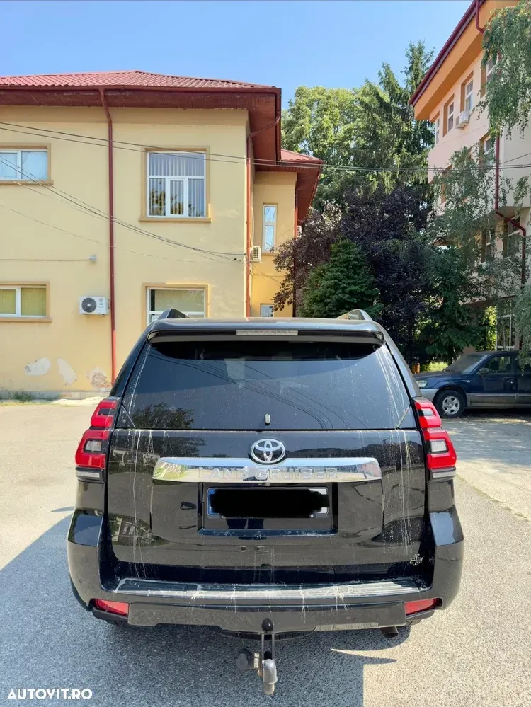 Toyota Land Cruiser 2.8l Turbo D-4D M/T Executive — imagine 3