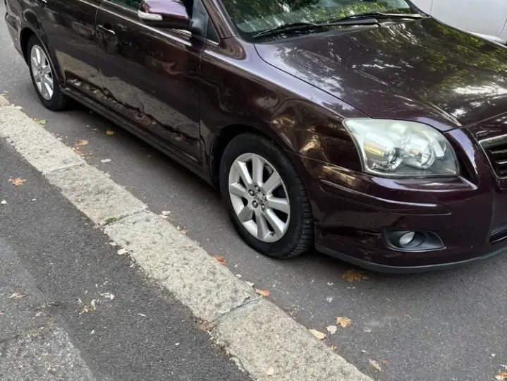 Toyota Avensis II