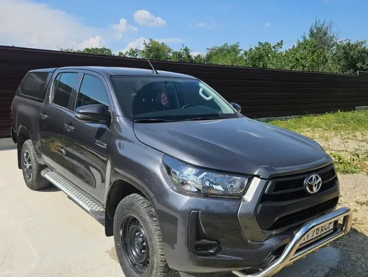 Toyota Hilux VIII 2.4D 150CP 4x4 Double Cab 6MT Comfort