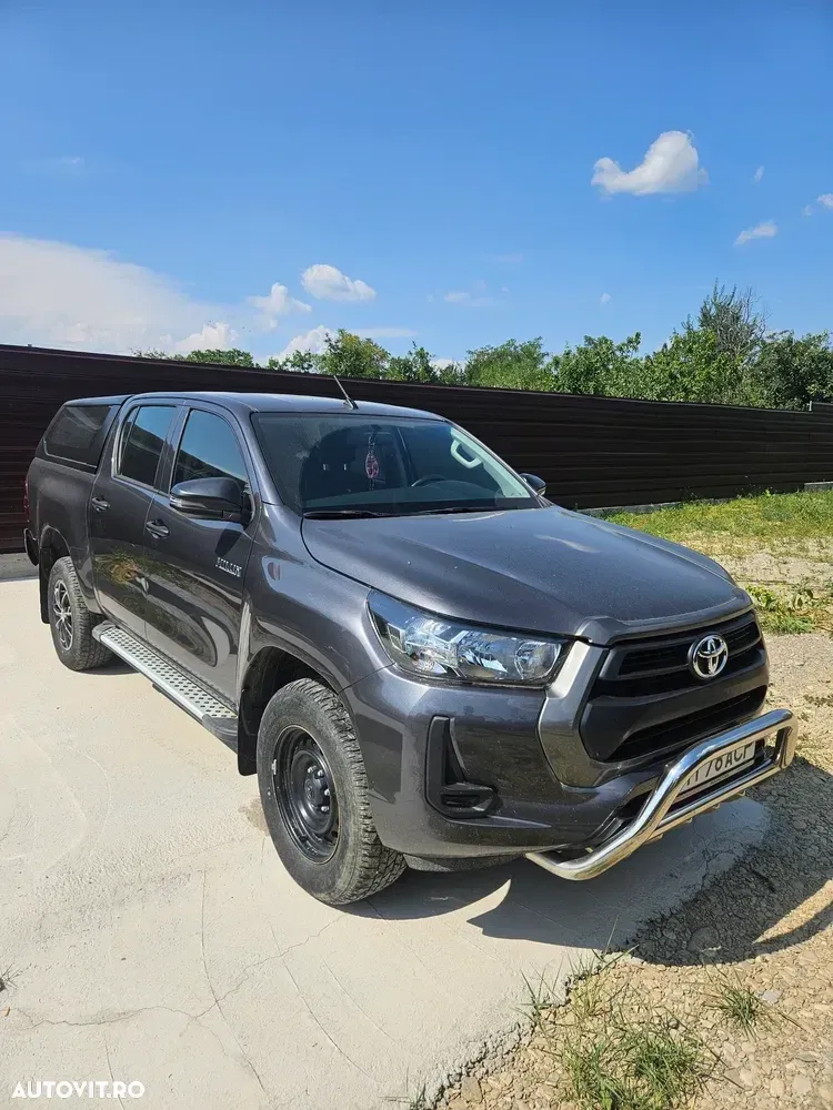 Toyota Hilux VIII 2.4D 150CP 4x4 Double Cab 6MT Comfort — imagine 2