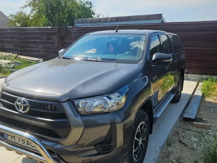 Toyota Hilux VIII 2.4D 150CP 4x4 Double Cab 6MT Comfort