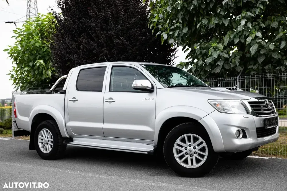 Toyota Hilux VIII 4x4 Cabina Dubla Style+ — imagine 2