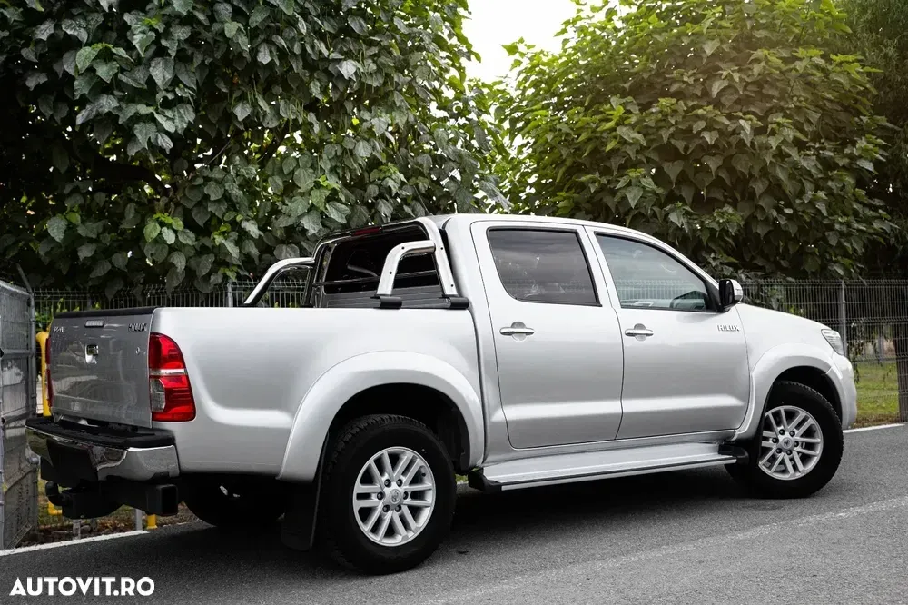 Toyota Hilux VIII 4x4 Cabina Dubla Style+ — imagine 3