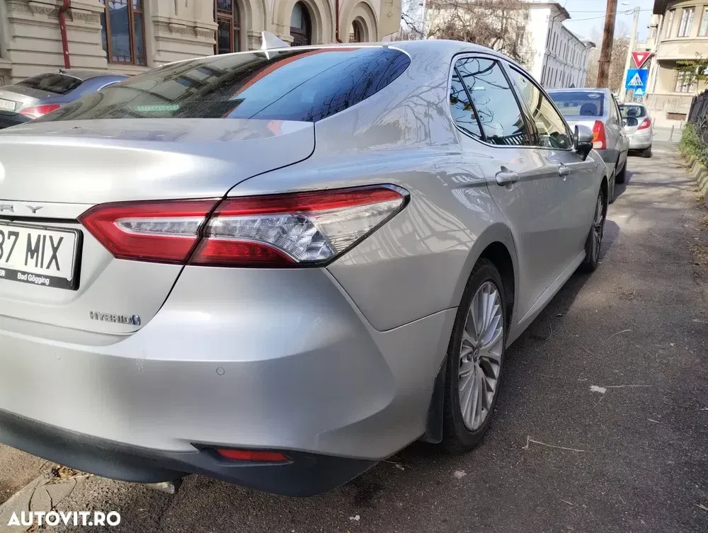 Toyota Camry Executive — imagine 2
