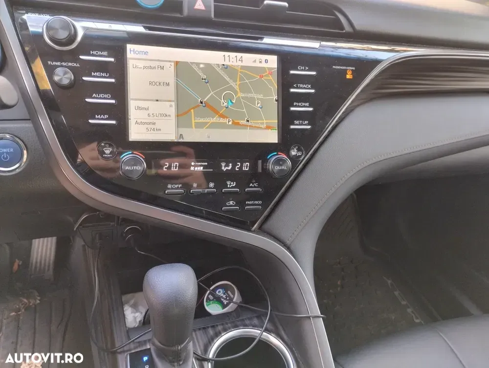 Toyota Camry Executive — imagine 6
