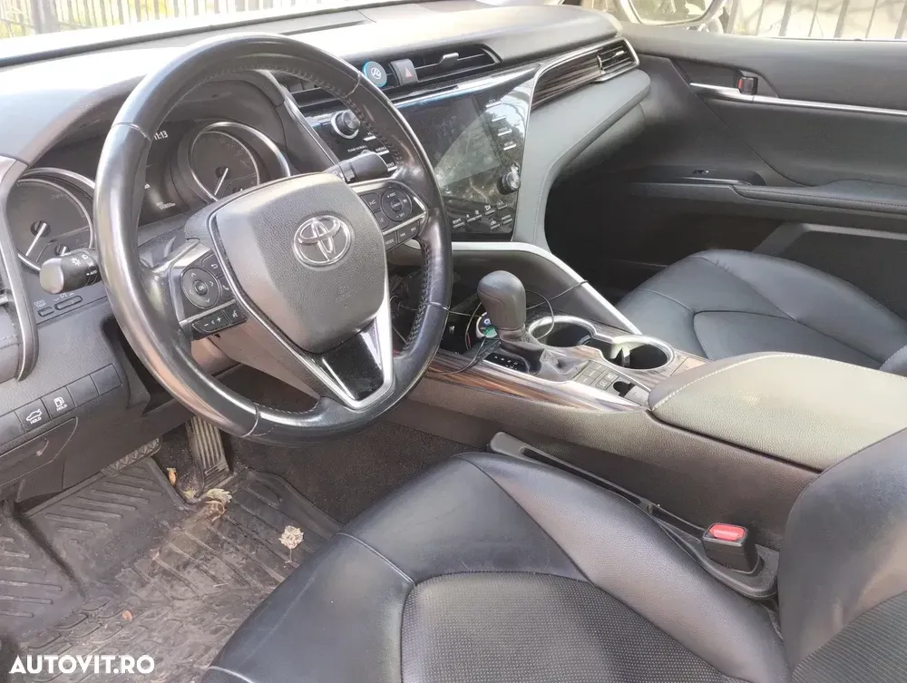 Toyota Camry Executive — imagine 4