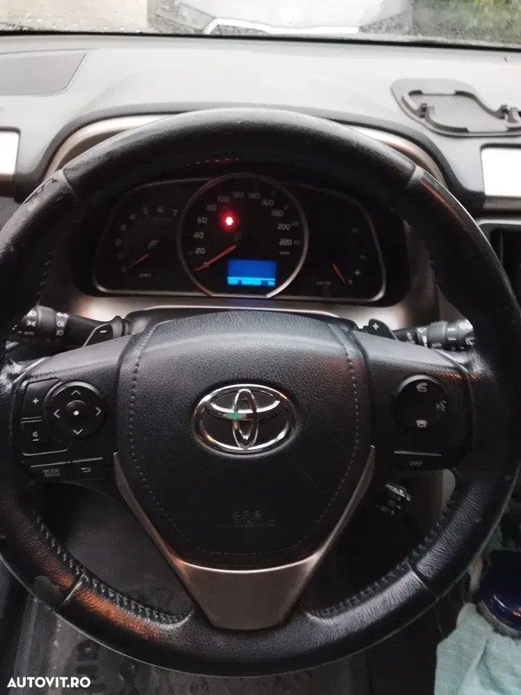 Toyota RAV4 IV 2.2 D-4CAT 4WD Aut Executive — imagine 5