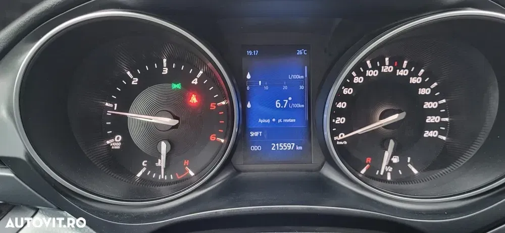 Toyota Avensis 2.0 D-4D Executive — imagine 6